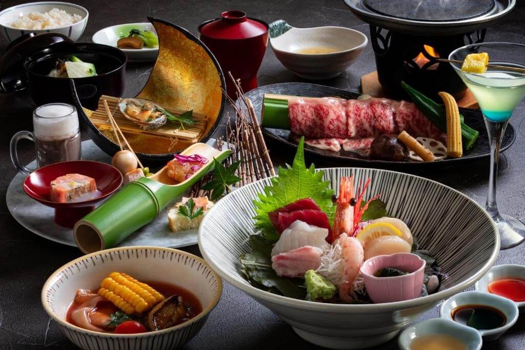 Bữa ăn Nhật Bản sang trọng với sushi, thịt bò wagyu, các món tráng miệng và đồ uống đa dạng.